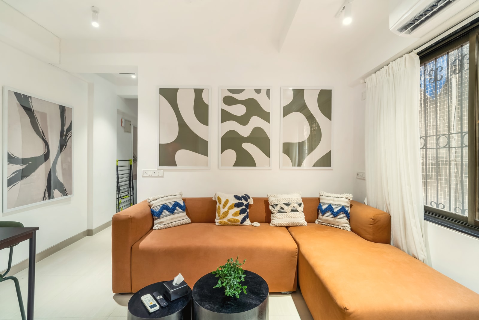 Aura · 2BHK, Bandra West