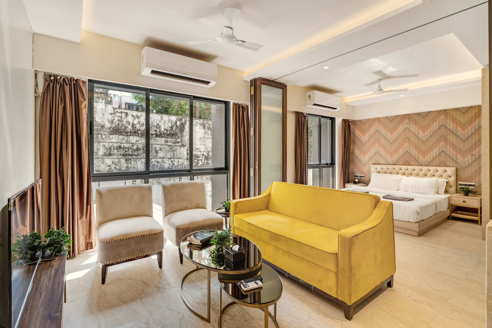 Capri · Studio, BKC