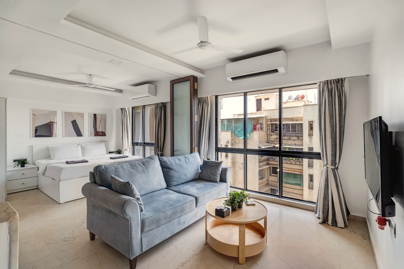 Como · Studio, BKC